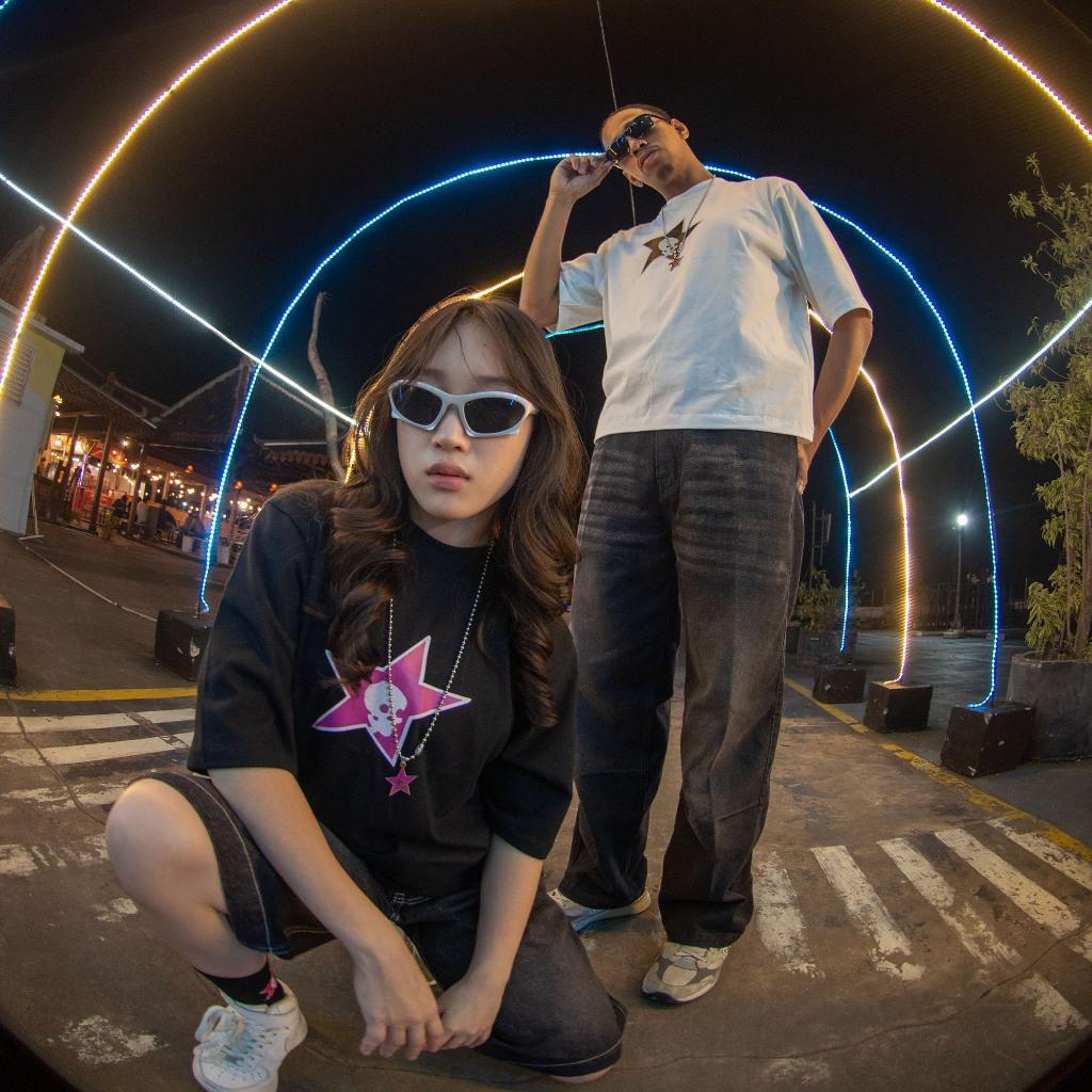 Tanaman Boxy Fillingstreet Asterisk Graphic Tee